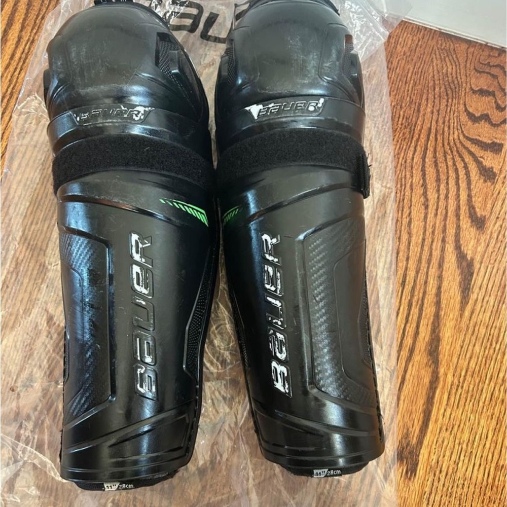Bauer shin guard
